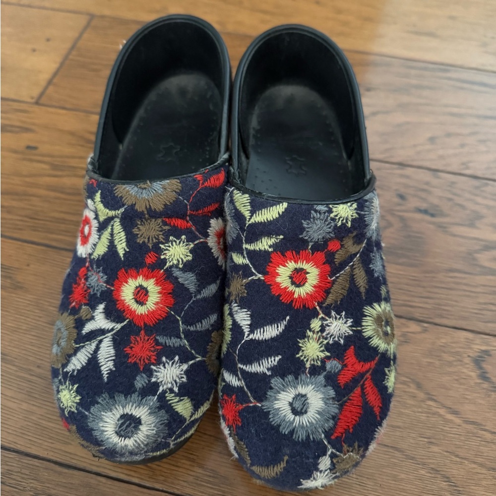 Dansko clog Navy Floral